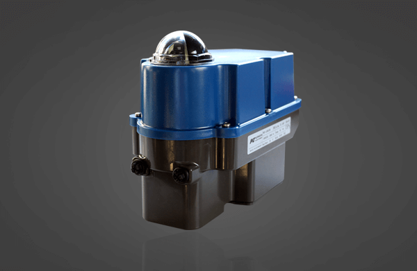 PSF-Q-M Aktuator mit blauem Gehäuse und mechanischen Verbindungsdetails, auf einem neutralen Hintergrund mit subtiler Beleuchtung